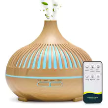 Diffuseur humidificateur à ultrasons beige en fonctionnement - brume visible 